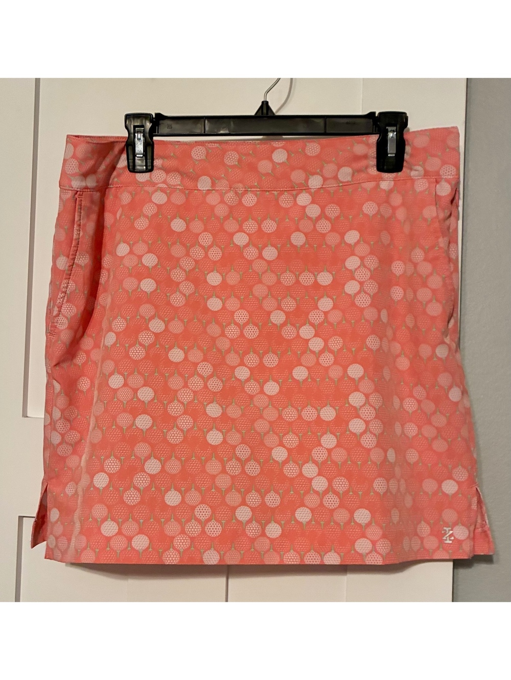 IZOD Golf Coral & White Golf Ball Pattern Athletic Skort – Women's Size 8